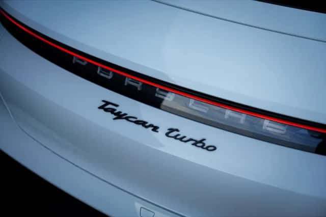 Porsche Taycan (2020) thumbnail 35