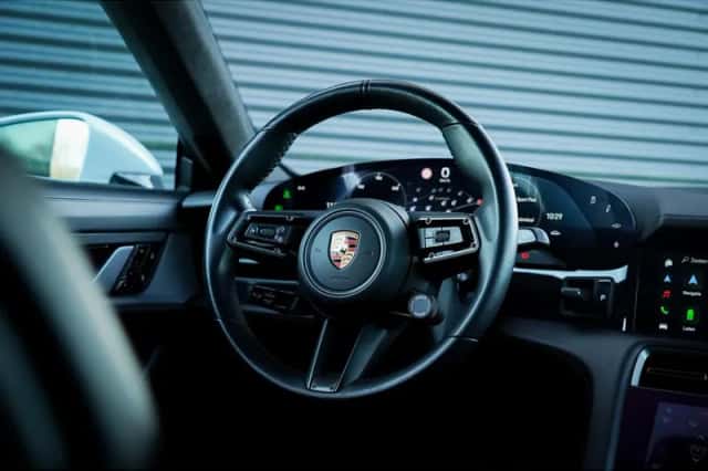 Porsche Taycan (2020) thumbnail 36