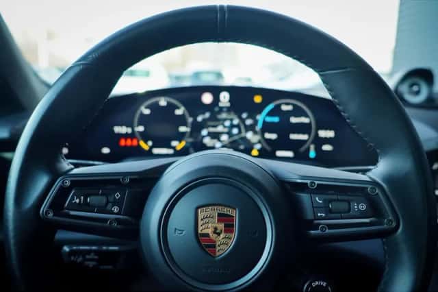 Porsche Taycan (2020) thumbnail 5
