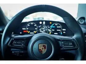Porsche Taycan (2020) thumbnail 5