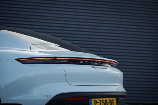 Porsche Taycan (2020) thumbnail 44