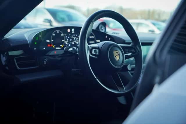 Porsche Taycan (2020) thumbnail 6