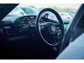 Porsche Taycan (2020) thumbnail 6