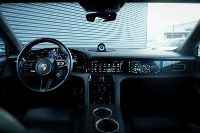 Porsche Taycan (2020) thumbnail 7