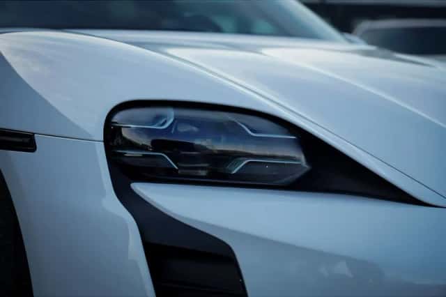 Porsche Taycan (2020) thumbnail 10