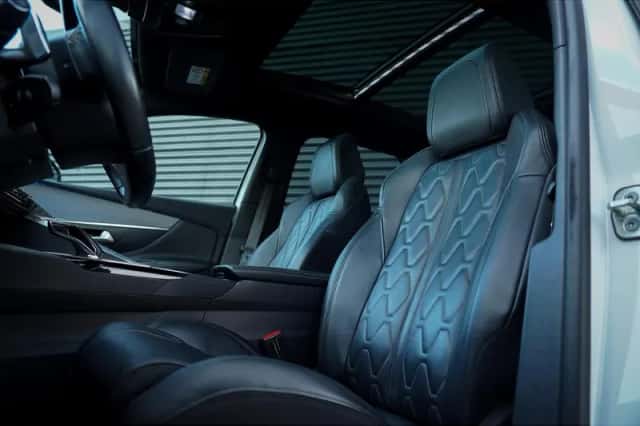 Peugeot 3008 (2020) thumbnail 2