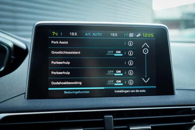 Peugeot 3008 (2020) thumbnail 53