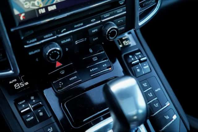 Porsche Cayenne (2013) thumbnail 19