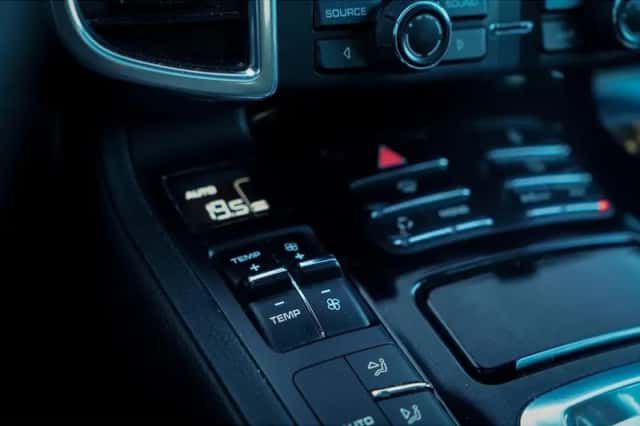 Porsche Cayenne (2013) thumbnail 30
