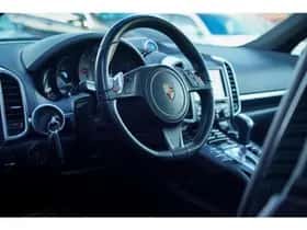 Porsche Cayenne (2013) thumbnail 6