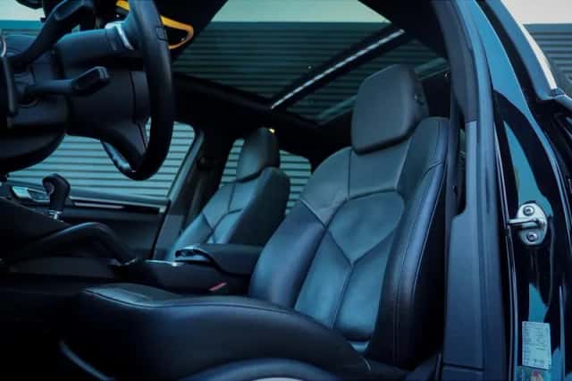 Porsche Cayenne (2013) thumbnail 2
