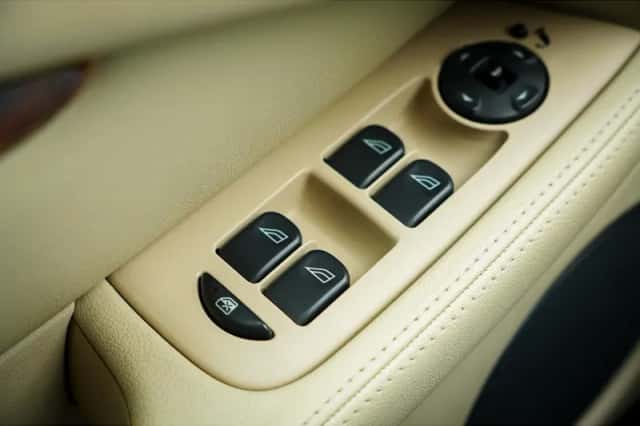 Jaguar X-Type (2009) thumbnail 15