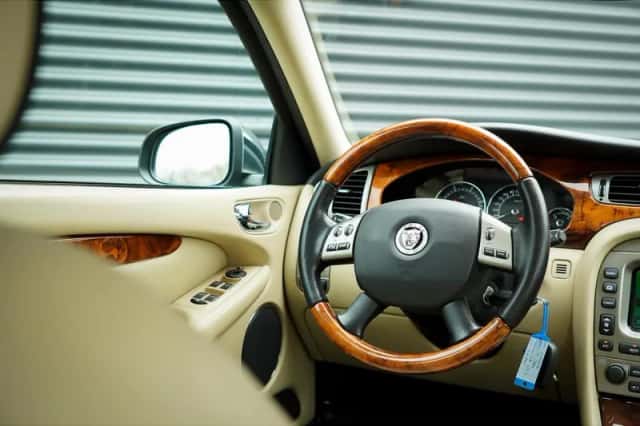 Jaguar X-Type (2009) thumbnail 25