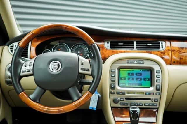 Jaguar X-Type (2009) thumbnail 26