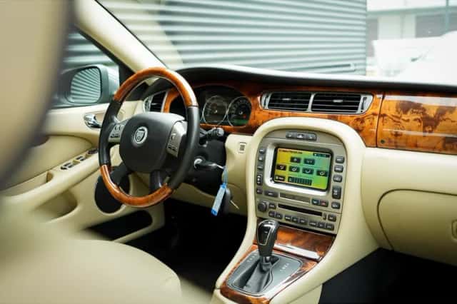 Jaguar X-Type (2009) thumbnail 31