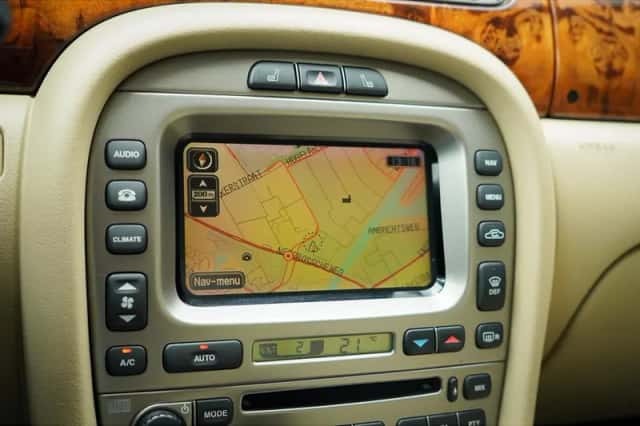 Jaguar X-Type (2009) thumbnail 38