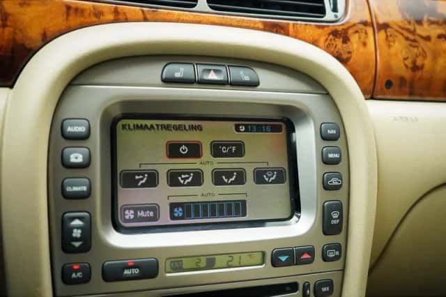 Jaguar X-Type (2009) thumbnail 40