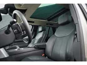 Land Rover Range Rover (2024) thumbnail 2