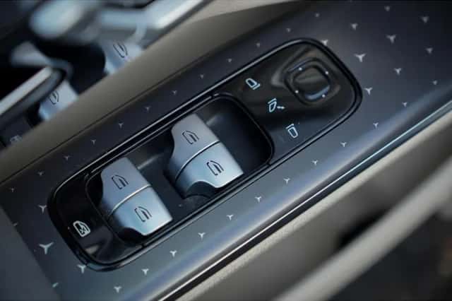 Mercedes-Benz EQS (2021) thumbnail 15