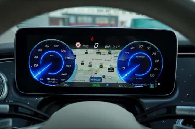 Mercedes-Benz EQS (2021) thumbnail 5