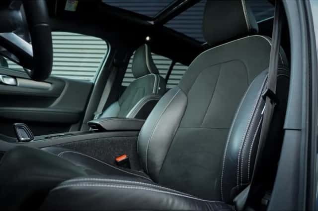 Volvo XC40 (2021) thumbnail 2