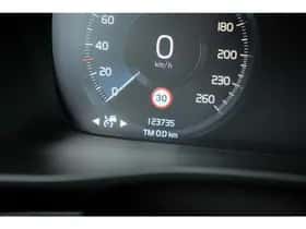 Volvo XC40 (2021) thumbnail 43