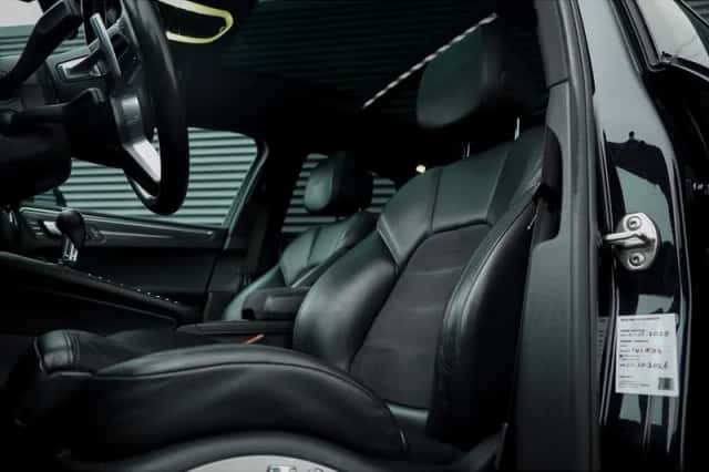 Porsche Macan (2018) thumbnail 2