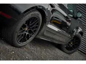 Porsche Macan (2018) thumbnail 50