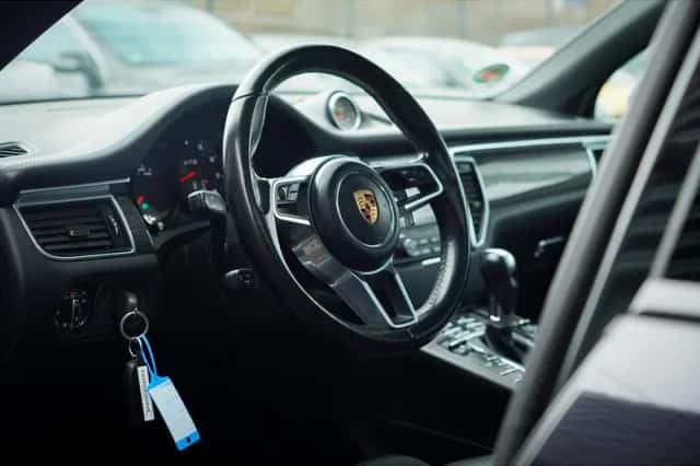 Porsche Macan (2018) thumbnail 6