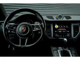 Porsche Macan (2018) thumbnail 54