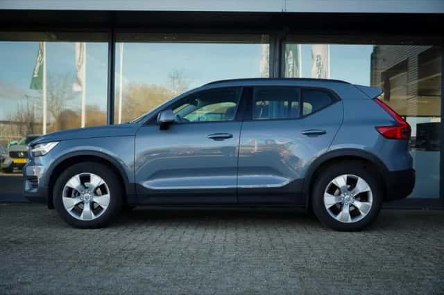 Volvo XC40 (2021) thumbnail 3