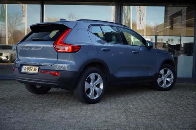 Volvo XC40 (2021) thumbnail 4