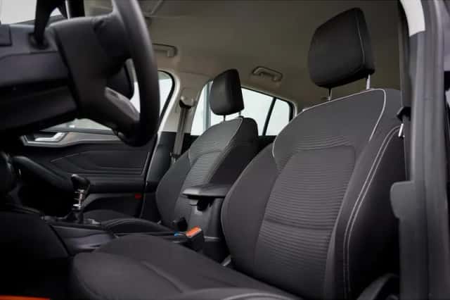 Ford Focus (2023) thumbnail 2