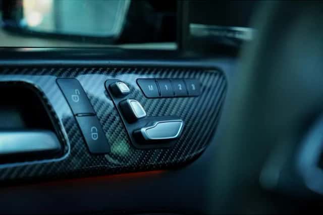 Mercedes-Benz GLE (2016) thumbnail 30