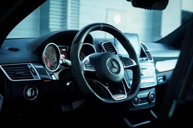 Mercedes-Benz GLE (2016) thumbnail 6