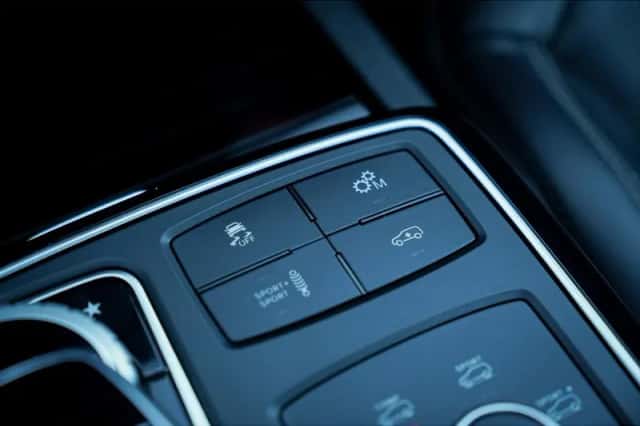 Mercedes-Benz GLE (2016) thumbnail 62
