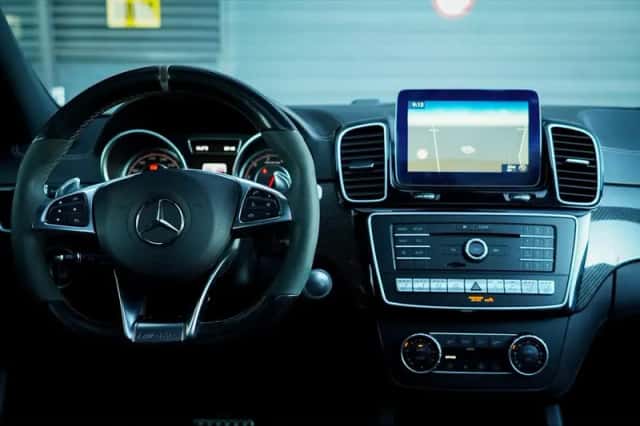 Mercedes-Benz GLE (2016) thumbnail 63