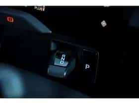 Porsche Taycan (2021) thumbnail 16
