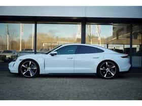 Porsche Taycan (2021) thumbnail 3