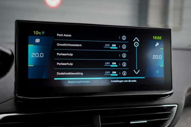 Peugeot 3008 (2021) thumbnail 26