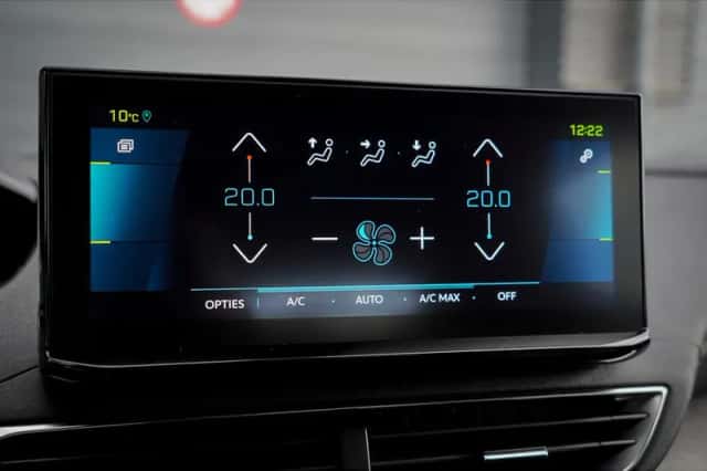 Peugeot 3008 (2021) thumbnail 28