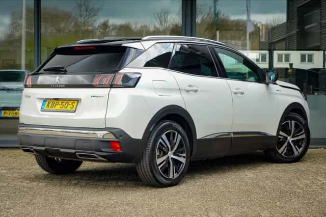 Peugeot 3008 (2021) thumbnail 4