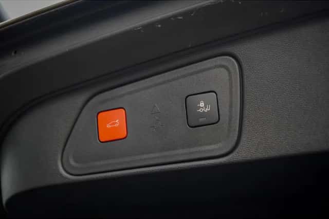 Peugeot 3008 (2021) thumbnail 33