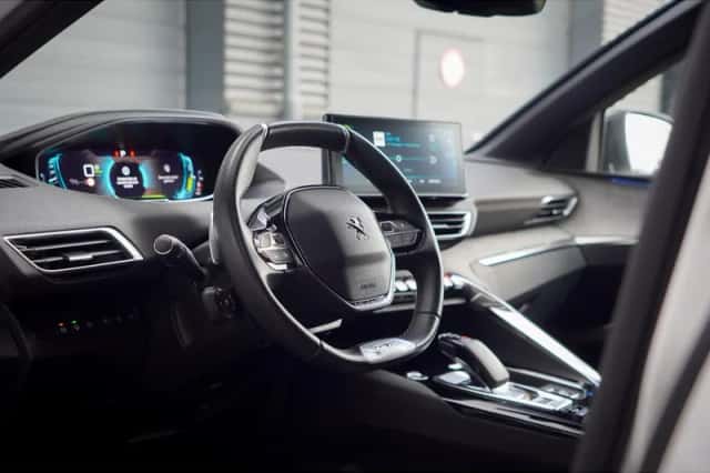 Peugeot 3008 (2021) thumbnail 6
