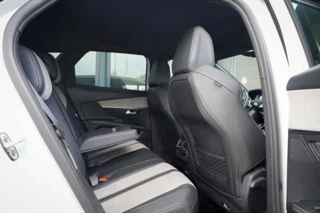 Peugeot 3008 (2021) thumbnail 8