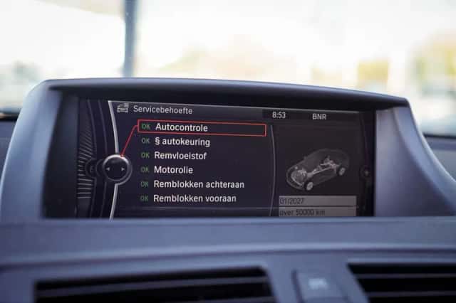 BMW 1-Serie (2010) thumbnail 24