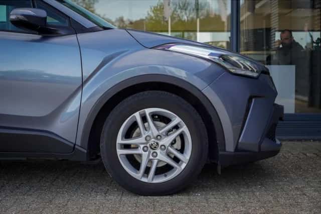 Toyota C-HR (2023) thumbnail 11