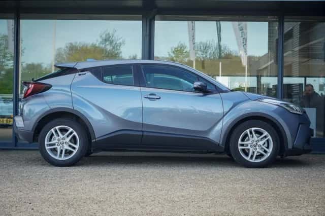 Toyota C-HR (2023) thumbnail 13