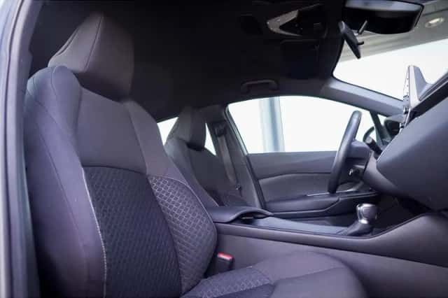 Toyota C-HR (2023) thumbnail 18