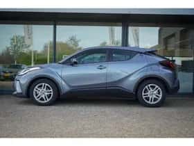 Toyota C-HR (2023) thumbnail 3